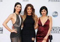 代理出産なのになぜ!? クロエ・カーダシアン「新生児とのベッド写真」に困惑広がる