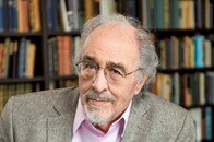 「製薬会社は共犯者」元米外交官が語る...60年前シリアで見た薬物依存の若者の記憶