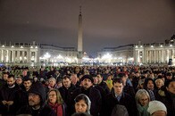 世界のため祈ってきたローマ教皇の病状回復を祈る