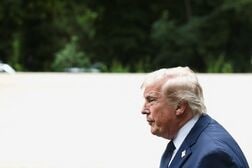米イラン覚書、トランプ氏「核保有排除」　原油販売容認と米高官