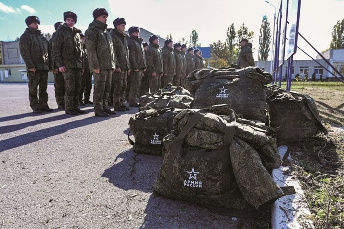 ロシア軍 実物 下士官用 黒革 フィールドバッグ 兵士の「戦死」で大儲けする女たちロシア社会を揺るがす「ブラック