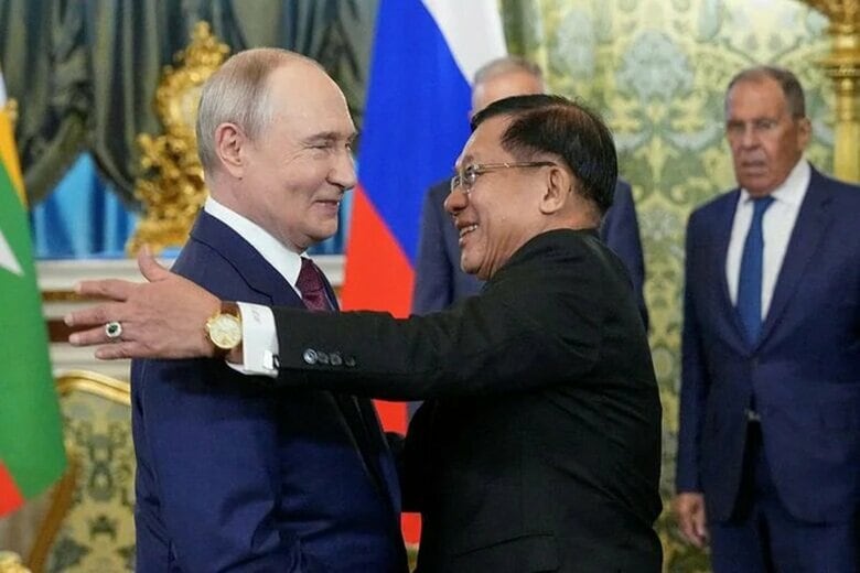 ロシアのプーチン大統領とミャンマーのミンアウンフライン大統領。ロシア大統領府（クレムリン）で１８日撮影。Alexander Zemlianichenko/Pool via REUTERS