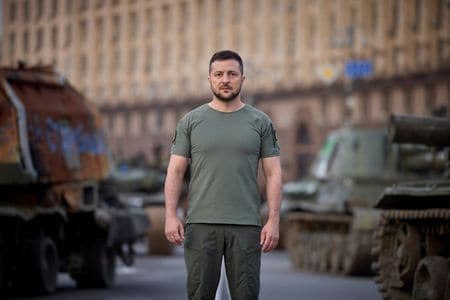 ウクライナのゼレンスキー大統領は２６日、ロシアが掌握するウクライナ南部のザポロジエ原子力発電所は依然として極めて危険な状態にあるとの認識を示した。（２０２２年　ロイター／Ukrainian Presidential Press Service/Handout via REUTERS）