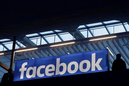 　７月２６日、米ソーシャルメディア大手のフェイスブックとツイッターの幹部は、ロシアによる２０１６年の米大統領選挙への介入疑惑を巡る調査の一環として、９月に米上院情報特別委員会の公聴会で証言する。２０１７年１月撮影（２０１８年　ロイター/Philippe Wojazer）