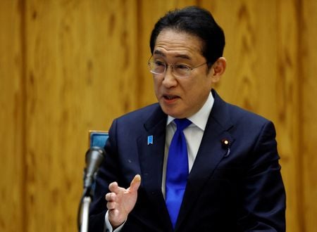 　４月５日　岸田文雄首相（写真）は５日、ロイターなど外国メディアの取材に応じ、北朝鮮との間に抱える懸案解決に向けて金正恩朝鮮労働党総書記との会談に改めて意欲を示した。写真は５日、都内で撮影（２０２４年　ロイター／Kim Kyung-Hoon）