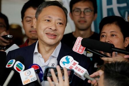 　７月２８日、香港大学は、民主派の活動家である戴耀廷（ベニー・タイ）准教授を解雇した。写真は２０１９年８月、香港でメディアの質問に答える戴氏（２０２０年　ロイター／Ann Wang）