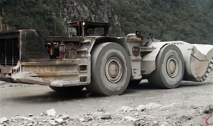 世界最大級の金鉱山を抱えるパプアの採掘現場　KOMPAS TV / YouTube