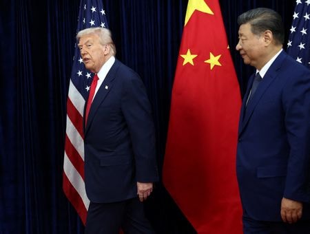 中国の習近平国家主席（右）とトランプ米大統領。昨年１０月、韓国・釜山で撮影（２０２６年　ロイター/Evelyn Hockstein）
