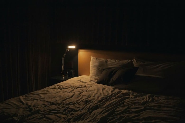 夜中にふと目を覚ました女性が見た光景は…（写真はイメージです）　Jp Vvalery-Unsplash