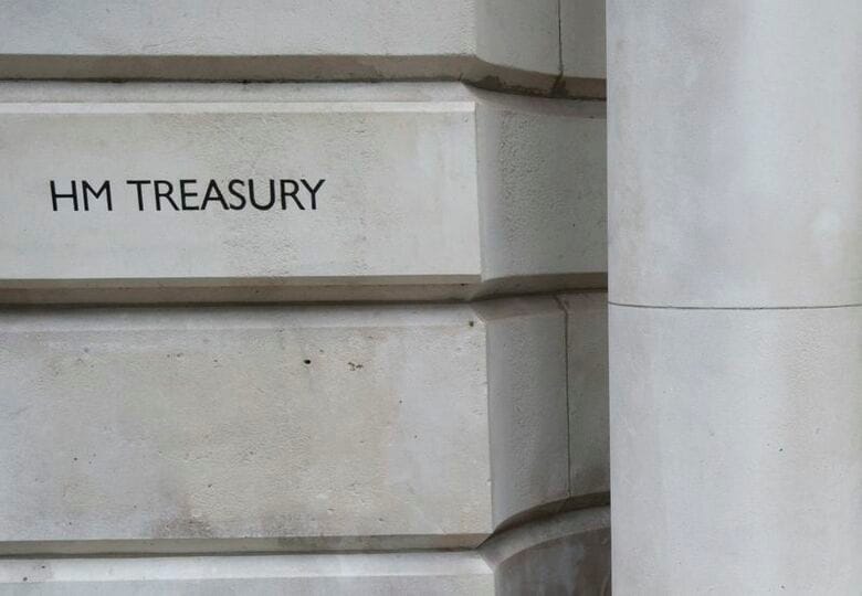 2015年11月、ロンドンの財務省の建物。 REUTERS/Suzanne Plunkett