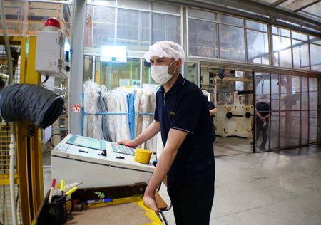 　３月３日、Ｓ＆Ｐグローバルが発表した韓国の２月製造業購買担当者景気指数（ＰＭＩ）は５１．１と、２０２４年８月以来の高水準だった１月の５１．２から小幅低下した。写真は２０２２年８月、韓国・龍仁市にある工場で撮影（２０２６年　ロイター／Daewoung Kim）