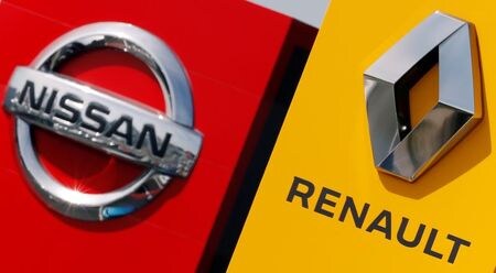 ５月２６日、仏自動車大手ルノーと日産自動車が、両社間の確執の原因となっていた経営統合構想をいったん棚上げし、それぞれの独立性を維持したまま、世界市場での協力推進に動き出したことが分かった。写真はロゴ、仏ランスで昨年７月撮影（２０２０年　ロイター/Christian Hartmann）
