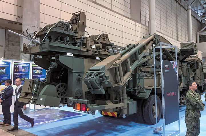 昨年11月に開催された日本初の防衛装備展示会も他国とは違う雰囲気　COURTESY NAOHL LEE
