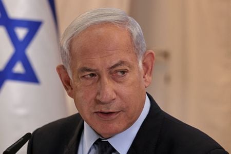 　４月２３日、イスラエルのネタニヤフ首相（写真）は、２０２４年米大統領選の共和党候補指名争いに出馬するとみられるデサンティス・フロリダ州知事がイスラエルを今週訪問する際に会談すると明らかにした。写真は２０日イスラエルのスデロットでの代表撮影（２０２３年／ロイター）