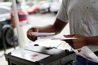 アメリカ大統領選、激戦州フロリダで期日前投票開始　支持率ほぼ拮抗