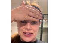 「ショックすぎる...」眉毛サロンで「衝撃的な大失敗」施術、女性のSNS動画に大爆笑「家から出られない！」