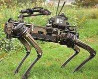 米軍で活躍中の「ロボット犬」、なぜ犬型になった？ 開発者が語る「能力」