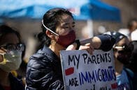 ニューヨークの地下鉄でアジア系への露骨な口撃が撮影される