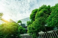 【クイズ】自然たっぷりの緑に囲まれたオフィス環境は心の健康にいい？