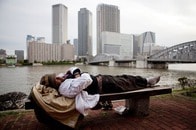 生活保護が増加する一方で1.2億円タワマンが即完売　日本列島一億総下流社会への序章