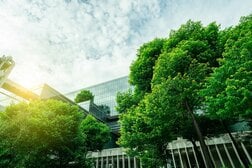 【クイズ】自然たっぷりの緑に囲まれたオフィス環境は心の健康にいい？