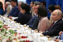 プーチン氏「イラン国民と連帯」、経済関係維持でも一致　首脳会談