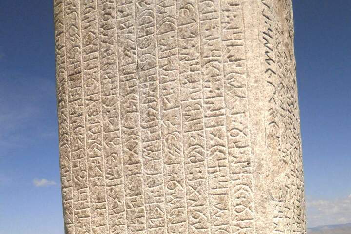 漢字文明の周縁で、なぜ多くの文字が生まれたのか？…中国から距離を置いた人々