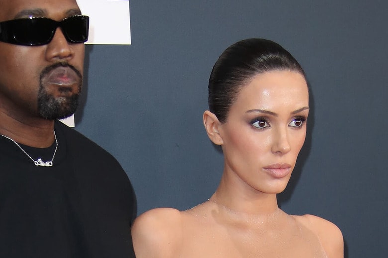 第67回グラミー賞のレッドカーペットに登場したカニエ・ウェストと妻ビアンカ・センソリ（2月2日、ロサンゼルス）　USA TODAY NETWORK via Reuters Connect