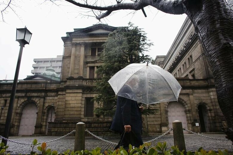 １月２９日、日銀は金融政策決定会合でマイナス金利を導入する追加金融緩和を決定した。写真は都内で昨年２月撮影（２０１６年　ロイター／Thomas Peter）