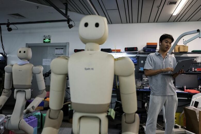 中国新興スピリットＡＩ（Ｓｐｉｒｉｔ　ＡＩ）本社（北京）の試験エリアで１７日撮影。REUTERS/Tingshu Wang