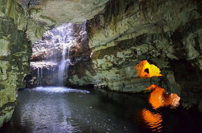 スムー洞窟の内部　mwalent-iStock