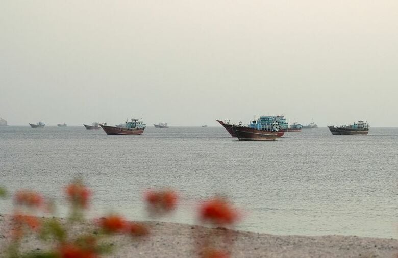 写真は１８日、ホルムズ海峡の船舶。REUTERS