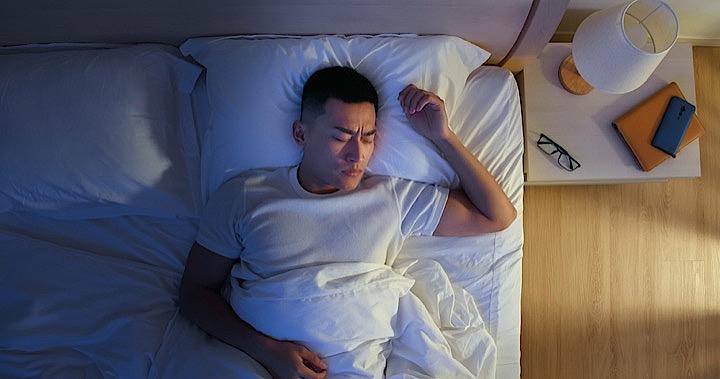 ぐっすり眠るために必要なこととは？　写真はイメージです。RyanKing999 - iStockphoto