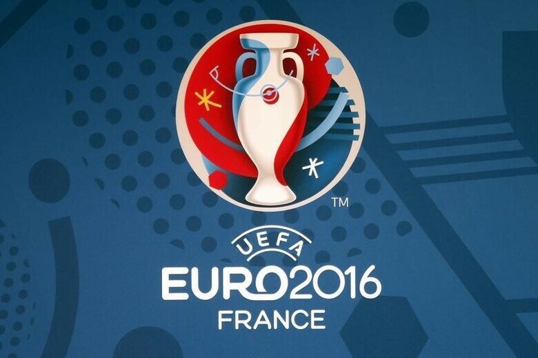６月７日、英外務省は、サッカー欧州選手権（ユーロ２０１６）観戦のためフランスへ渡航する市民に対し、試合会場がテロの標的となる恐れがあるため警戒するよう呼びかけた。写真は「ユーロ２０１６」のロゴ。パリで撮影（２０１６年　ロイター/Charles Platiau）