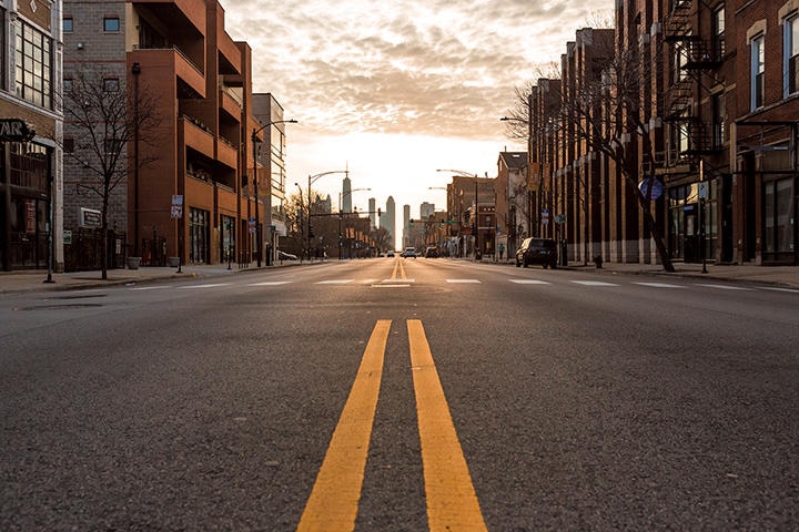 コロナ禍による外出規制で世界中の都市から人影が消えた（写真はシカゴ）　JORGE VILLALBA-E+/GETTY IMAGES