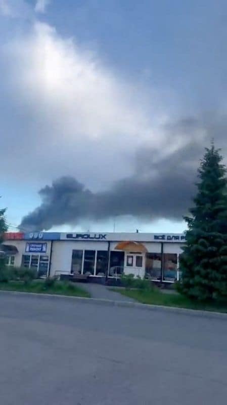 6月3日、ロシア・サンクトペテルブルクで、ドローンの攻撃を受けたとされる建物。動画のスクリーンショット。SOCIAL MEDIA/via REUTERS