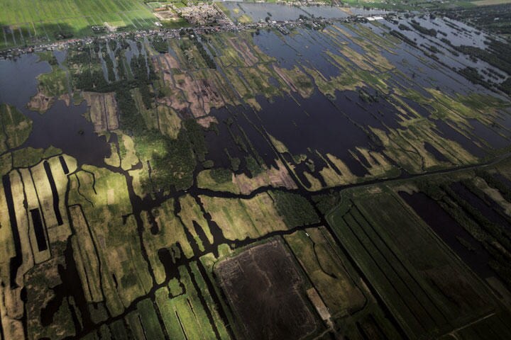 首都アムステルダムのある北ホラント州の多くは平坦な低地で、泥炭地に多くの用水路が走っている