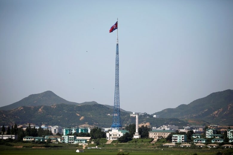 ４月１７日、韓国政府筋は、高官らが２７日の南北首脳会談を前に、平壌を訪問する可能性があることを明らかにした。写真は板門店で昨年８月撮影（２０１８年　ロイター／Kim Hong-Ji）