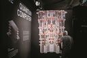 量子コンピューターの実用化を牽引するIBMの展示会場に掲示された「IBMクオンタム・システム2」のポスター（2026年7月、英チチェスター）　JOHN KEEBLE/GETTY IMAGES