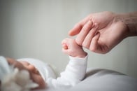 「赤ちゃんポスト」で遺体発見のドイツ、注目の「内密出産」とは？　