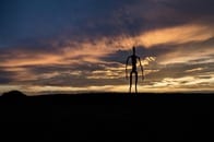 ラスベガスで目撃された「宇宙人」の正体とは？ 驚愕の映像が話題に