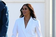 キャサリン妃のパクリ？...メーガン妃がパンツスーツ姿で登場した理由とは
