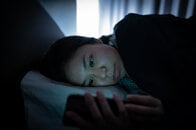 「寝る前のスマホ断ち」しているのに安眠できない…睡眠を妨げる「本当の犯人」の正体