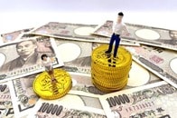 「男は仕事、女は家庭」の意識がいまだに残る日本では少子化は止まらない