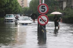 台風13号、中国東部に豪雨　上海で道路冠水・航空便4割欠航
