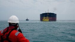 原油先物1％安、一時約4カ月ぶり安値　ホルムズ海峡の原油の流れを注視