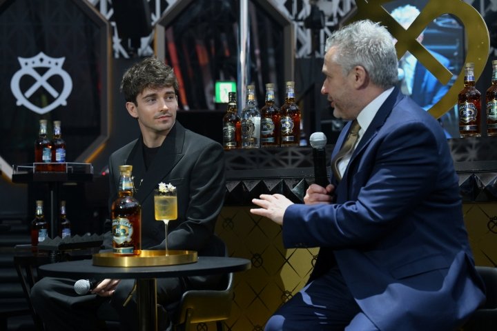 シーバスリーガル「Facets of Success」