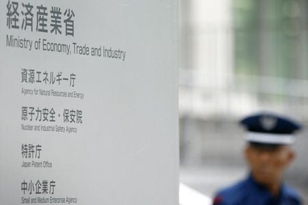 　５月２３日、経済産業省は、高性能の半導体製造装置を輸出管理の対象とする省令改正について、同日に公布、７月２３日に施行すると発表した。写真は都内で２００９年７月撮影（２０２３年　ロイター／Stringer）