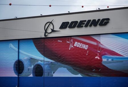 米航空機大手ボーイングは６日、従業員の自然減とレイオフを通じて２０２３年に財務・人事部門で約２０００人を削減する見通しを示した。写真は２０２０年１月、ワシントン州エバレットで撮影（２０２３年　ロイター/Lindsey Wasson）