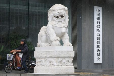 　１１月２日、中国銀行保険監督管理委員会（銀保監会）の郭樹清主席は、一部の大手不動産会社の債務リスクが突出していると指摘したほか、一部地元金融機関のリスク管理能力が低いとの認識を示した。写真は２０１９年２月北京で撮影（２０２２年  ロイター）